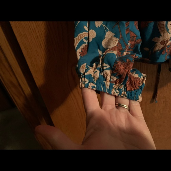 Women’s Top - Picture 3 of 5